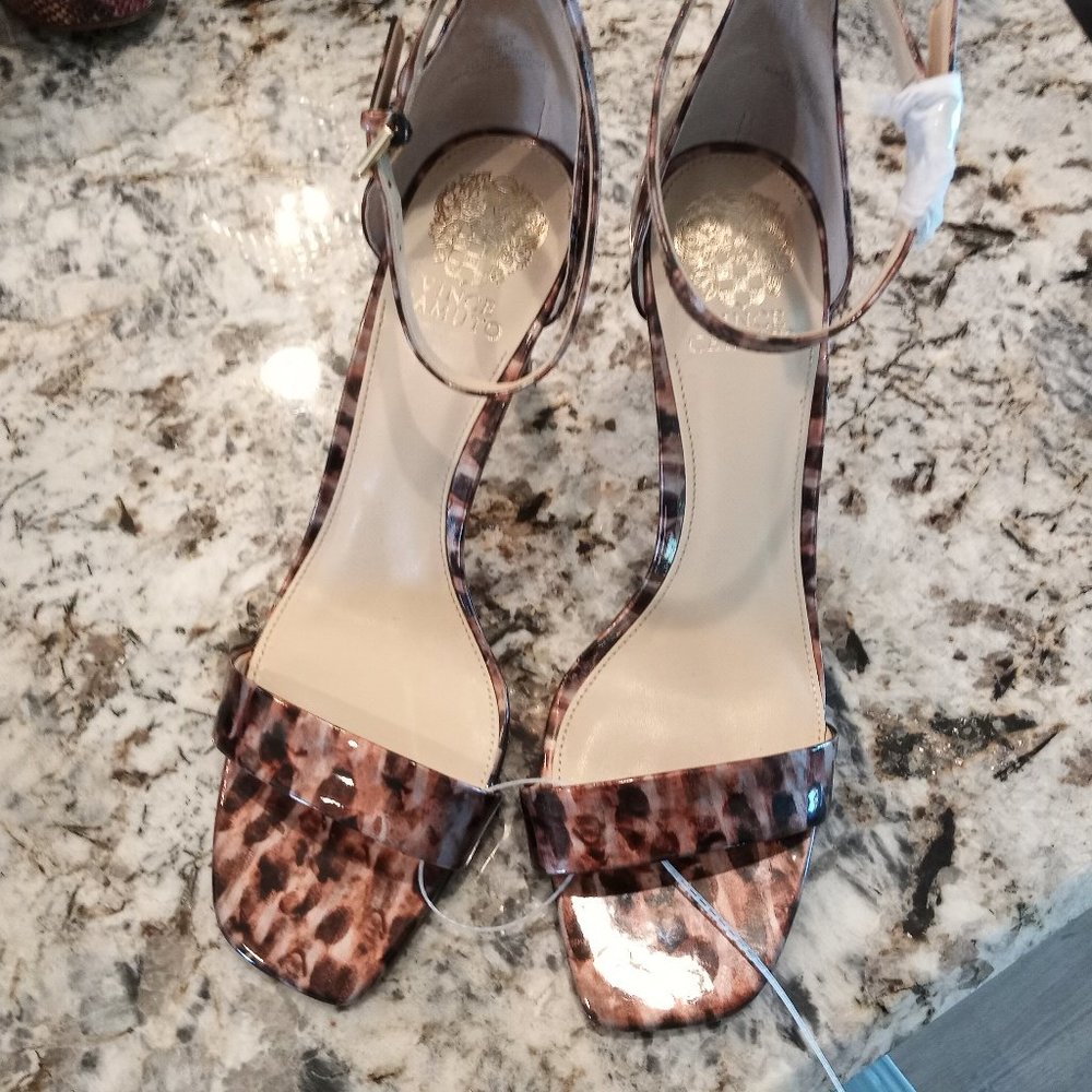 VINCE CAMUTO STACIE WOMEN'S sz 8.5 ANIMAL PRINT SANDALS